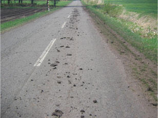 道路を壊したり汚した時は3